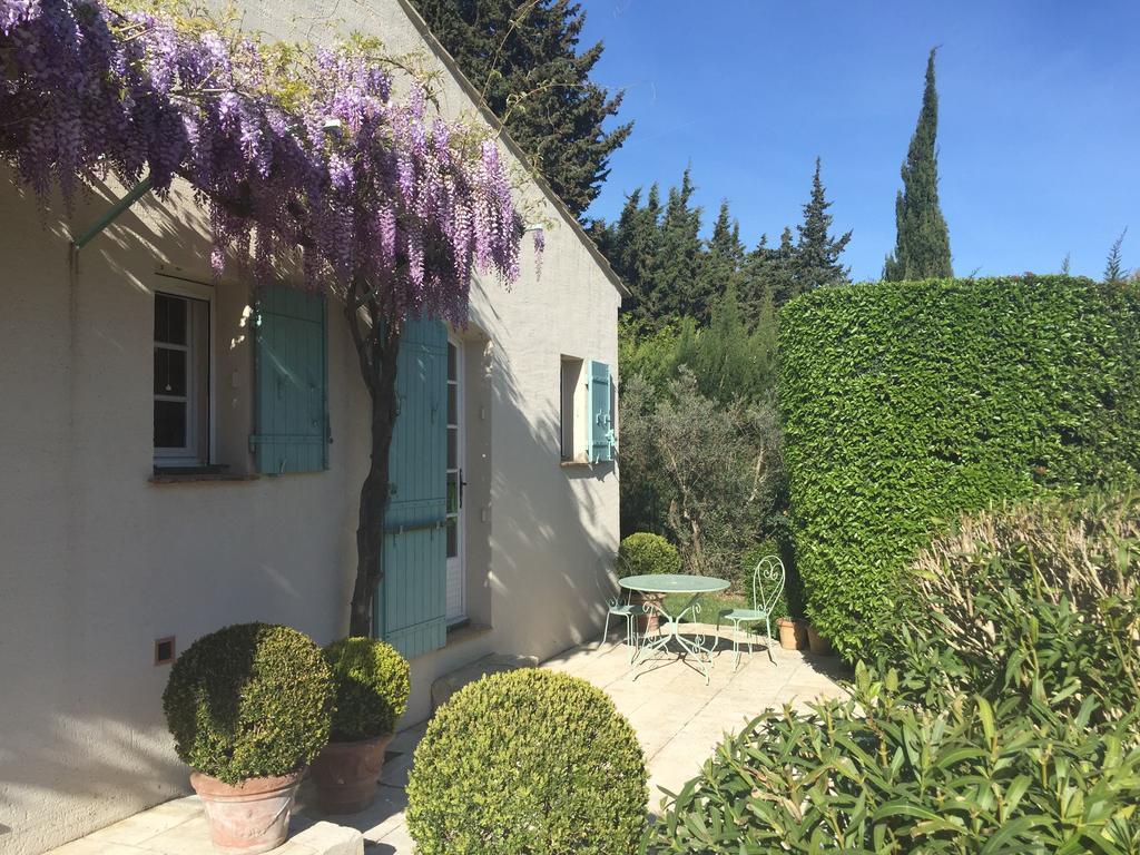 Le Mas Des Lauriers Bed and Breakfast Paradou Esterno foto