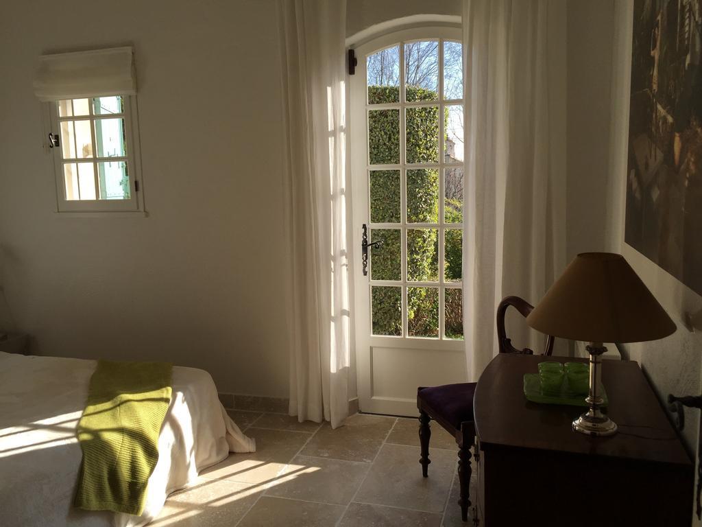 Le Mas Des Lauriers Bed and Breakfast Paradou Camera foto