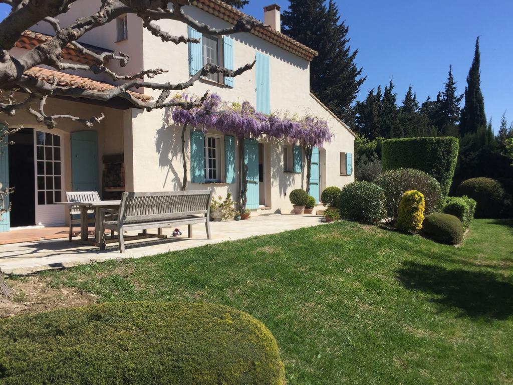 Le Mas Des Lauriers Bed and Breakfast Paradou Esterno foto