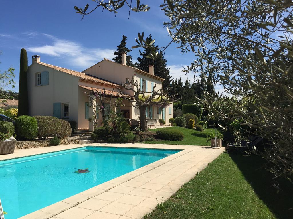 Le Mas Des Lauriers Bed and Breakfast Paradou Esterno foto