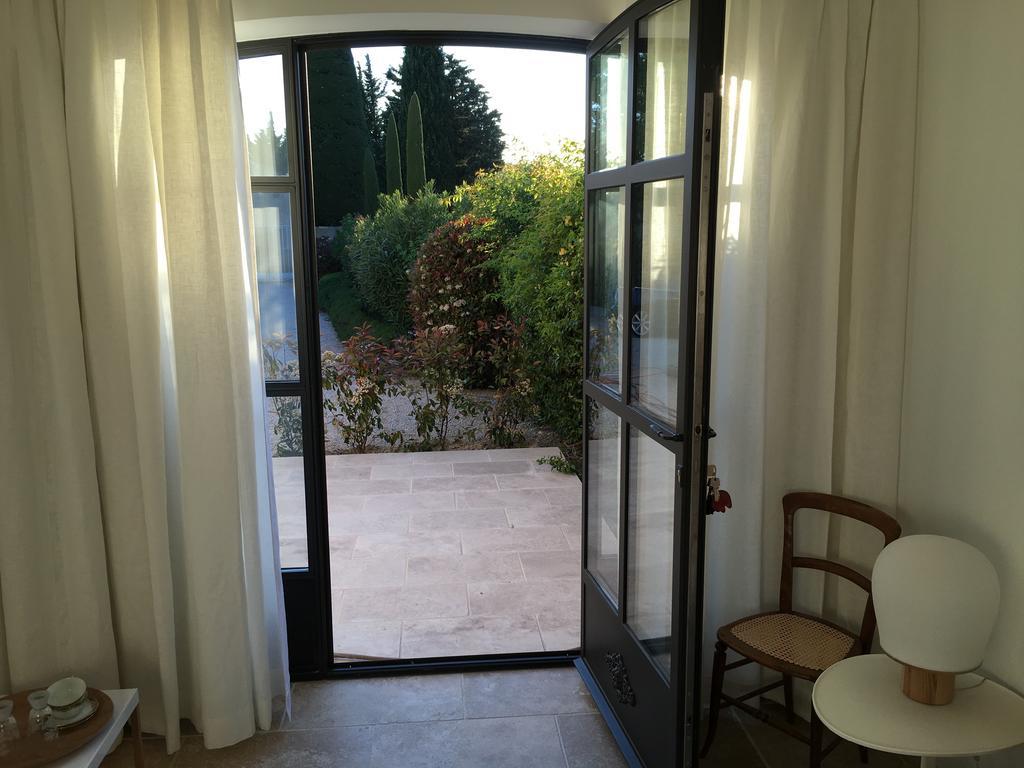 Le Mas Des Lauriers Bed and Breakfast Paradou Esterno foto