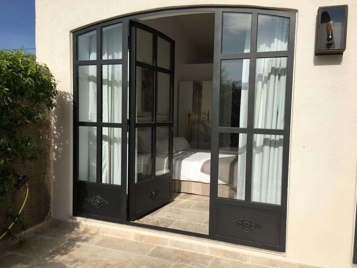 Le Mas Des Lauriers Bed and Breakfast Paradou Esterno foto